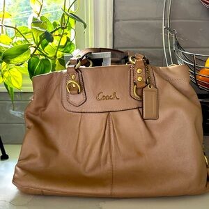 Beautiful Coach Purse!!